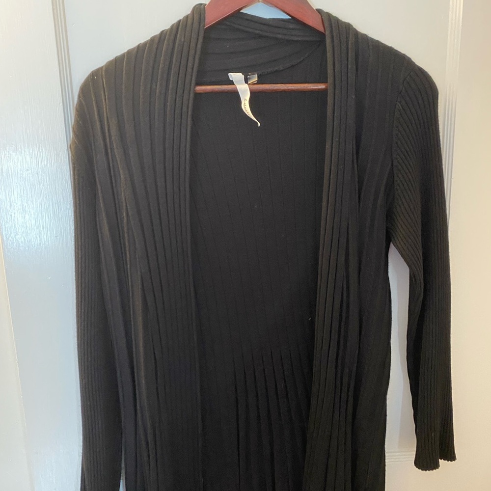 Black ribbed cardigan from NY Collection (Macy’s). Size M, GUC.